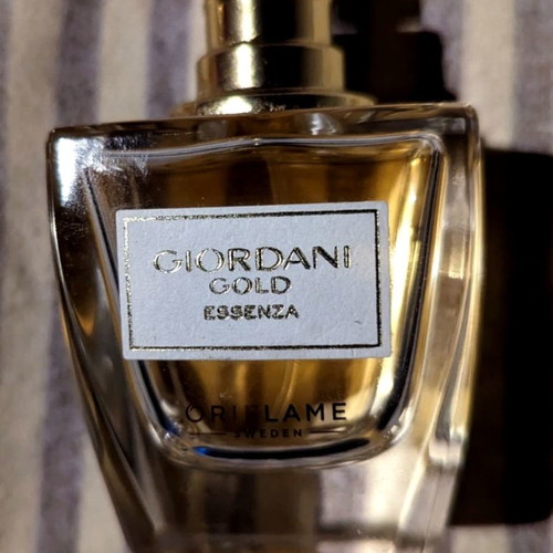 Giordani Gold Essenza perfume used