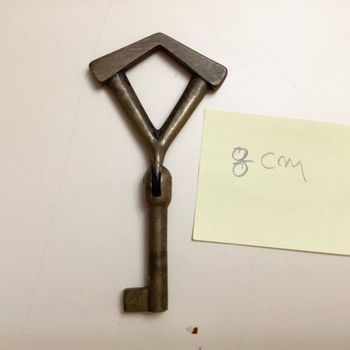 Vintage metal keys set of 6 used, Italy