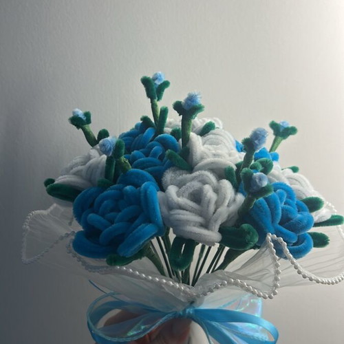 Handmade bouquet with 17 flowers like new