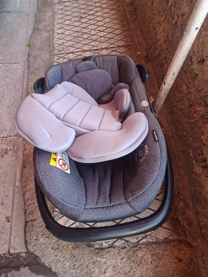 Κάθισμα αυτοκινήτου Maxi Cosi σαν καινούργιο με βάση