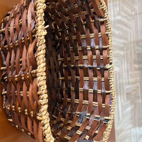 Basket new for gift creation, wine, chocolates, nuts, storage