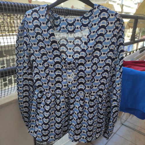 Regalinas long-sleeve blouse with geometric pattern, size M/L