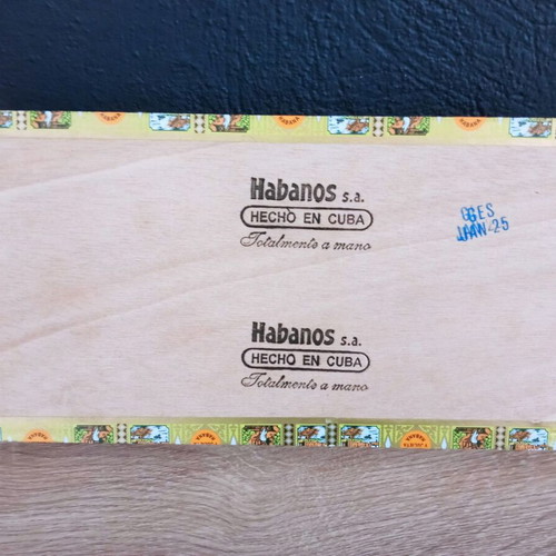 Romeo y Julieta Wide Churchills cigar box used, 25 cigars