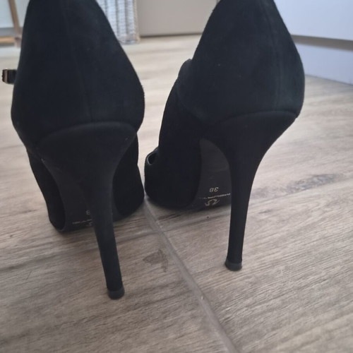 Mourtzi pointed T-strap pumps size 38 black like new, 10 cm heel