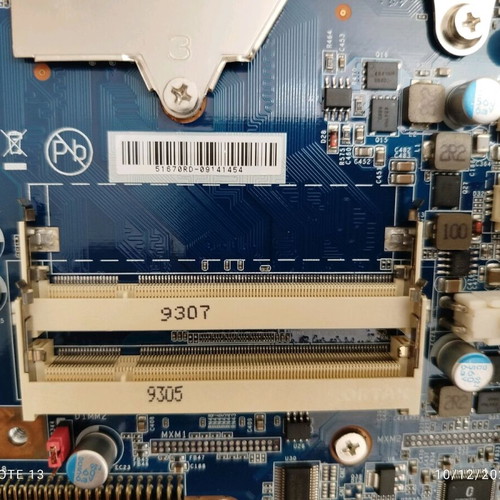 Computer screen like new, needs hard drive and memory