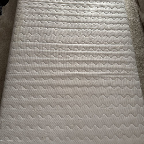 Memory Foam Semi-Double Mattress like new, 120x200x21cm