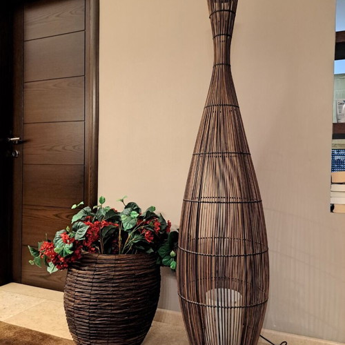 Decorative room set like new with wicker basket and floor lamp