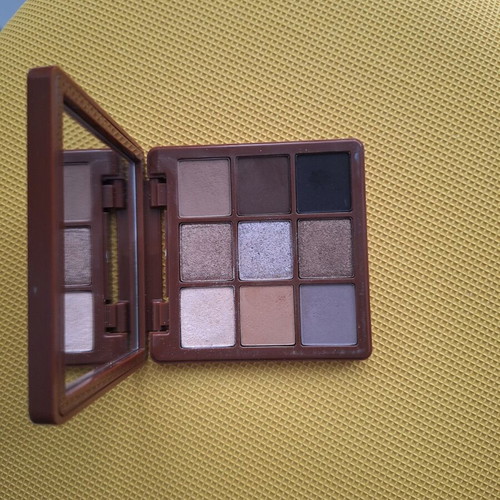 Anastasia Beverly Hills Sultry eyeshadow palette like new