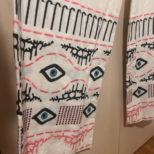 Karavan summer white pants with embroidered eyes, size Large