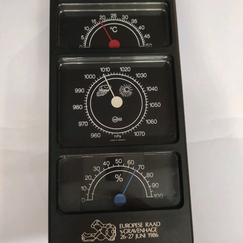 Plastic black weather station used with hygrometer, barometer and thermometer 1986