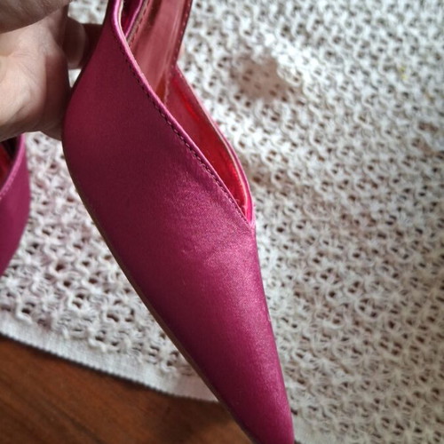 Satin heels fuchsia like new, size 38