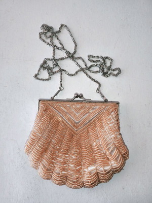 Vintage τσαντάκι Bijoux Terner με χρυσές χάντρες σαν καινούργιο