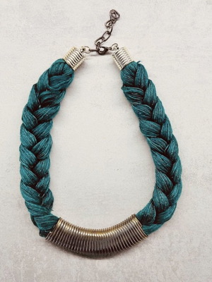 Statement knitted necklace dark green with gold detail