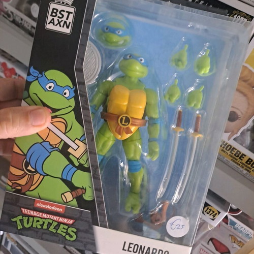 Teenage Mutant Ninja Turtles Leonardo figure new, 31 points of articulation