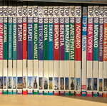 Travel guides like new pack of 25 pieces