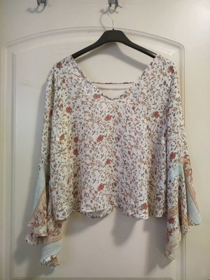 Floral blouse with bell sleeve and back opening, like new, white H&M