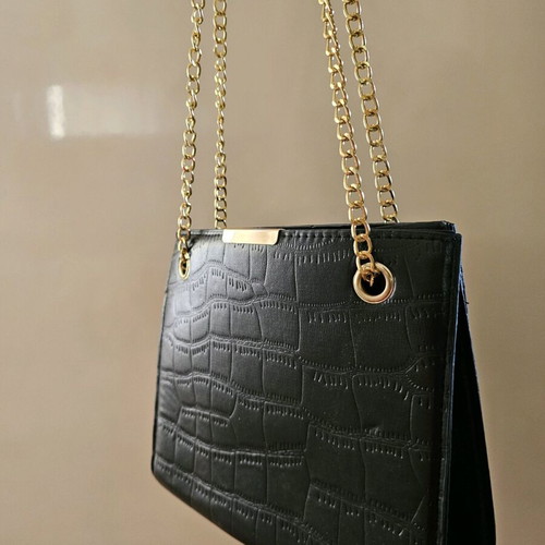 Black shoulder bag used 3 times, spacious for all occasions