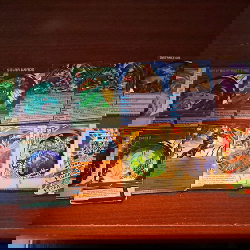 11 κάρτες bakugan . 9 μεταλικες και 3 χαρτινες ! μόνο11€