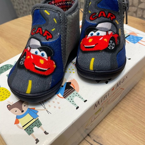 Mini Max slippers new