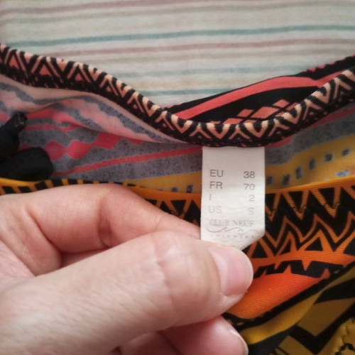 Swimsuit like new, black and multicolor, club neuf