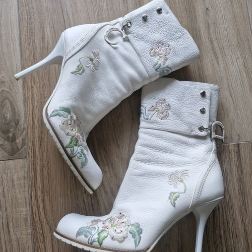 Dior boots SS 2005 like new, white with floral embroidery