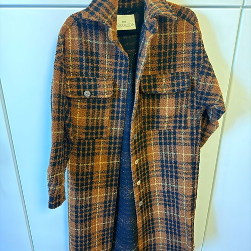 Nidodileda coat like new, brown, missing one button