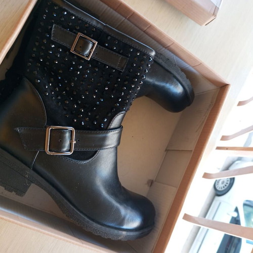 Sedici black boots like new, size 39 with rhinestones