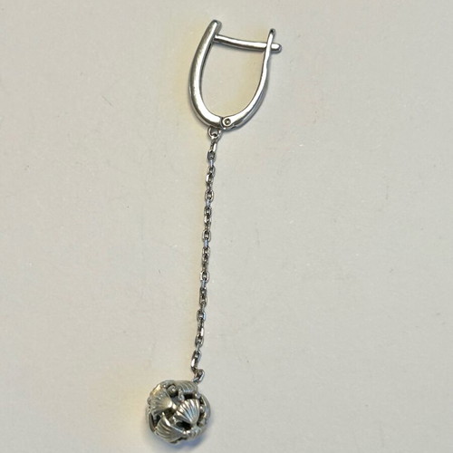 Silver Seashell Drop Mono Earring like new, silver tone