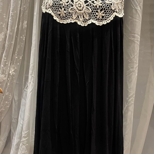 Dress with embroidery size 46 like new, black