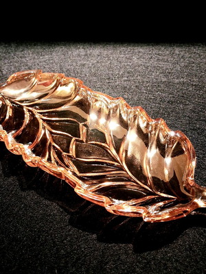 Vintage leaf-shaped lusterware tray like new