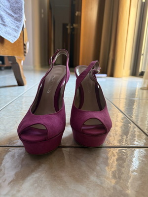 Valtadoros purple pumps size 39, like new, 14cm heel, castor texture