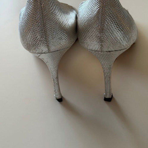 Manolo Blahnik silver leather sandals with crystal buckle size 40 like new
