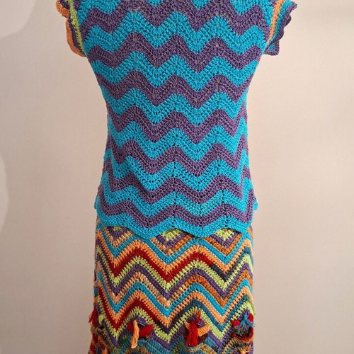 Handmade knitted set skirt - blouse new, colorful, S/M