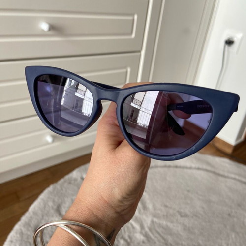 Toms sunglasses like new, dark blue color