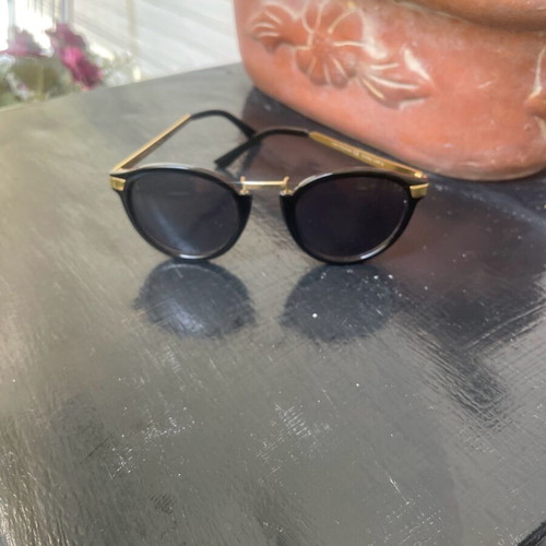 Original Vintage sunglasses in excellent condition, black