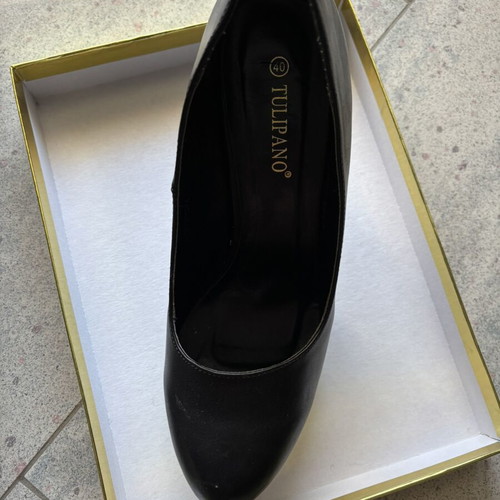 Tulipano black pumps size 40, slightly used
