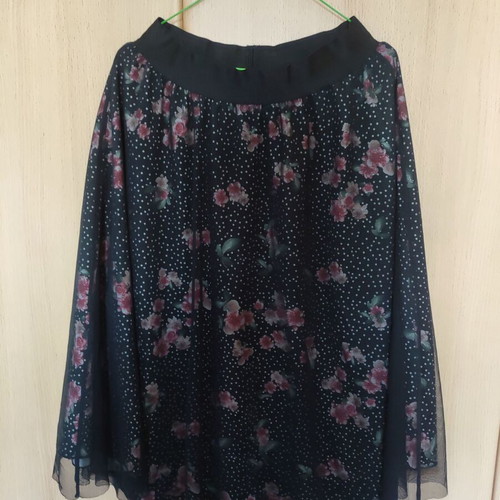 Lynne midi skirt A-line size 40 like new, black