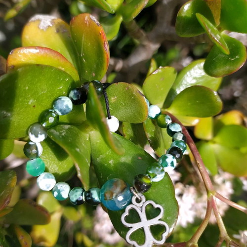 Handmade bracelet with dyed agate and symbol made to order