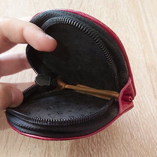 Small wallet like new with Ying Yang shape, shiny leather, red