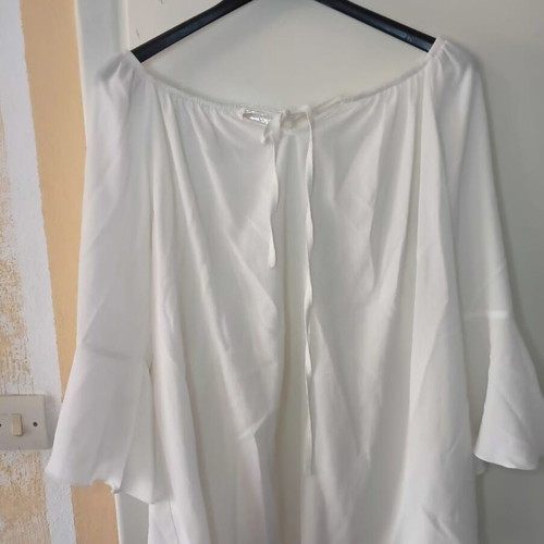 White blouse with open shoulders like new, size XL