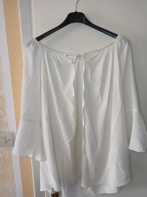 White blouse with open shoulders like new, size XL
