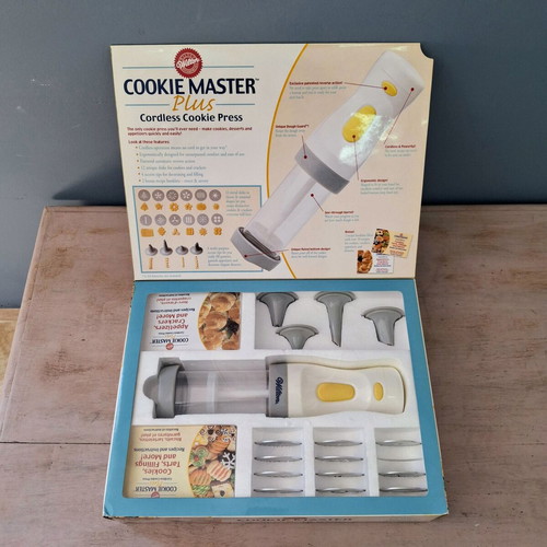 Wilton Cookie Master Plus Electric Cookie Press Vintage Complete Set