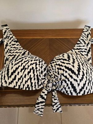 Bikini Moontide μεταχειρισμένο, top dd34, slip small διπλής όψης, μαύρο και άσπρο