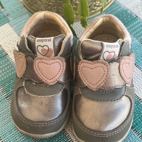 Mayoral sneakers used no 20 in neutral color