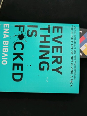 Book Every Thing Is Fucked Mark Manson like new