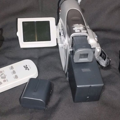 JVC GR-D248E Video Camera like new with accessories