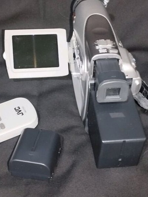 JVC GR-D248E Video Camera like new with accessories