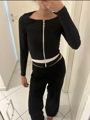 Black Crop Jacket Y2K Blockette Style like new