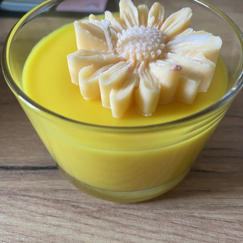 Soy Wax Candle Daisy with Vanilla Scent