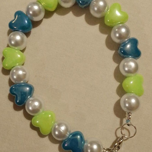 Handmade bracelet with heart beads and white pearls with silver clasp new